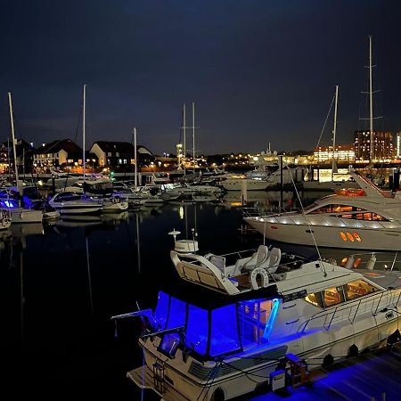 Luxury 40 Foot Yacht On 5 Star Ocean Village Marina Southampton - Minutes Away From City Centre And Cruise Terminals - Free Parking Included Екстер'єр фото