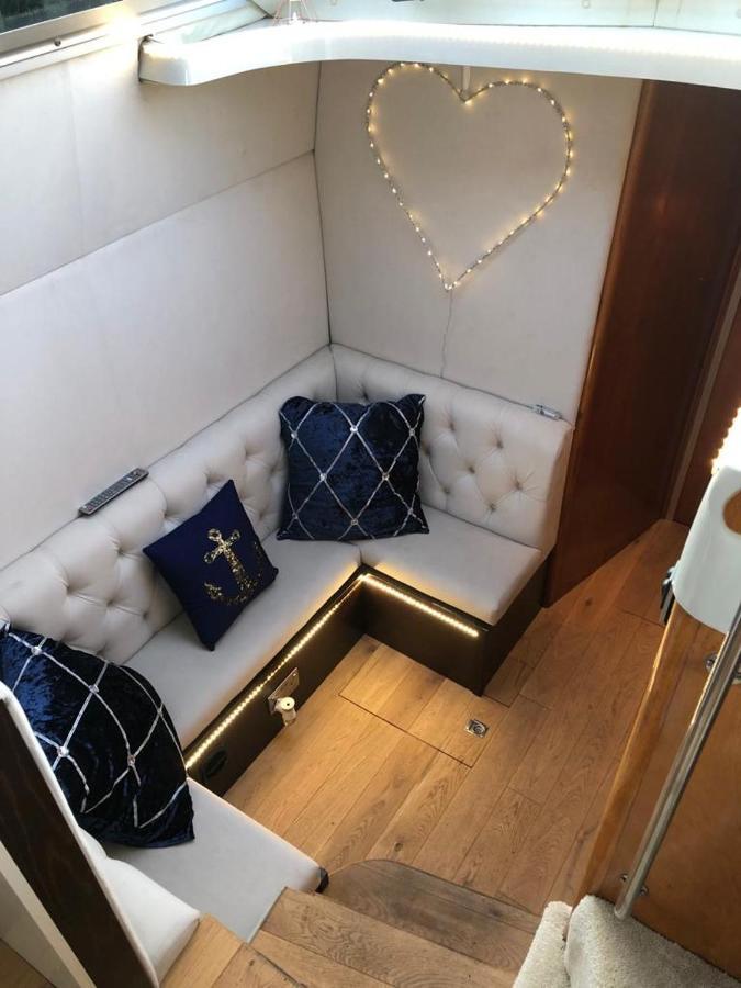 Luxury 40 Foot Yacht On 5 Star Ocean Village Marina Southampton - Minutes Away From City Centre And Cruise Terminals - Free Parking Included Екстер'єр фото