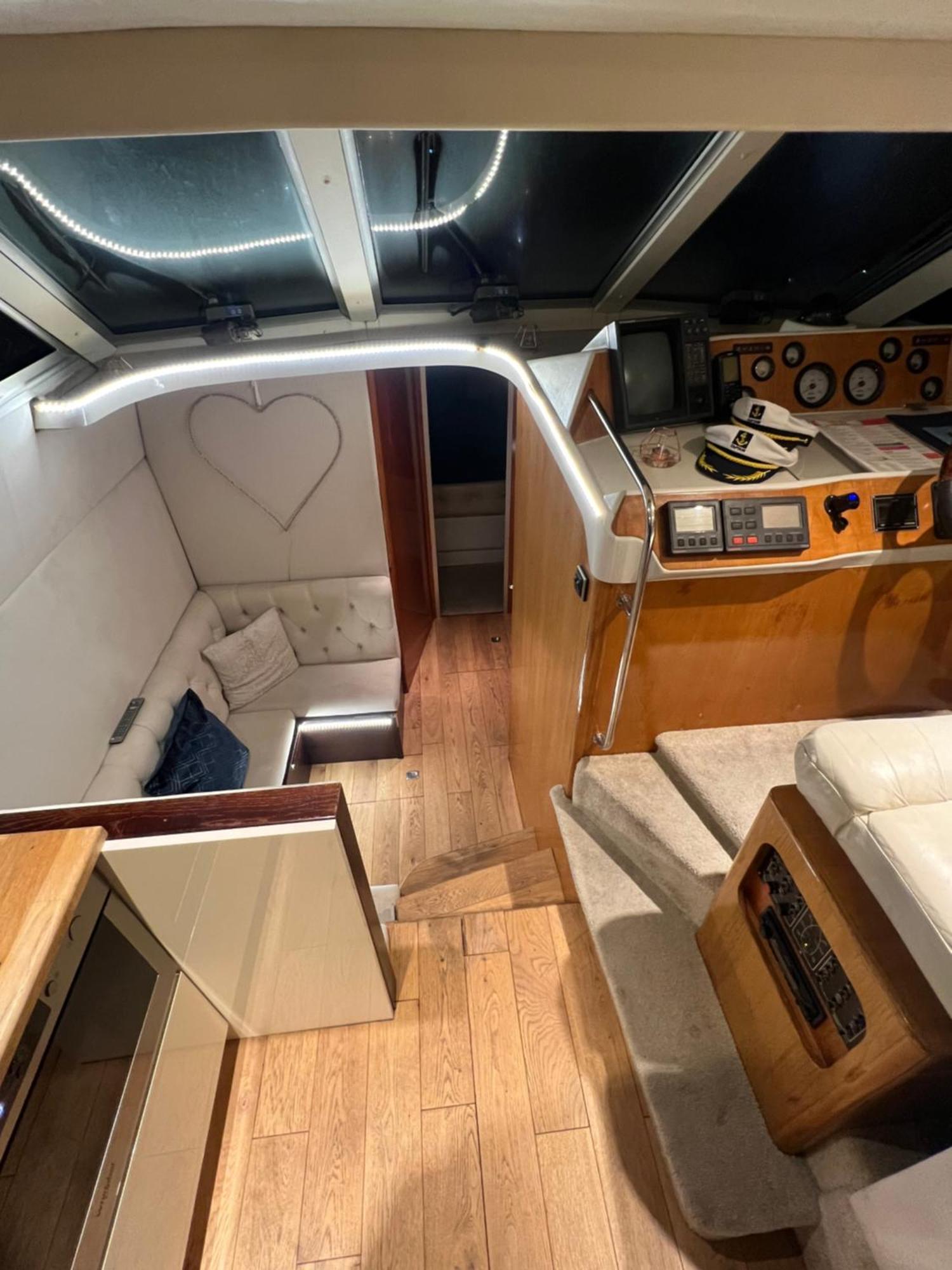 Luxury 40 Foot Yacht On 5 Star Ocean Village Marina Southampton - Minutes Away From City Centre And Cruise Terminals - Free Parking Included Екстер'єр фото