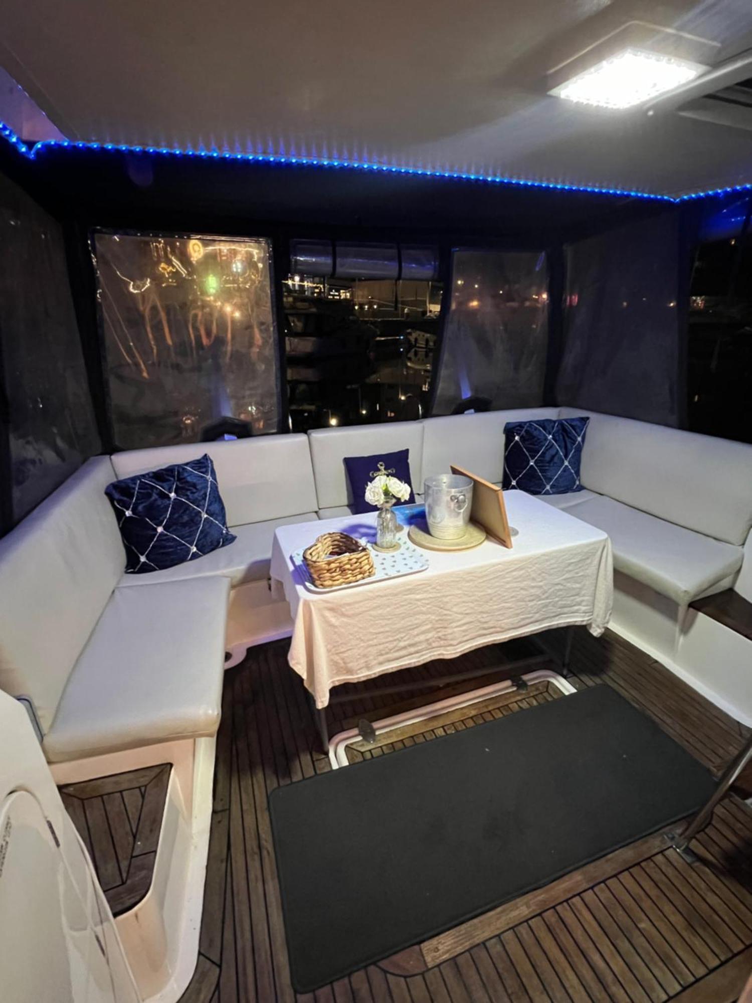 Luxury 40 Foot Yacht On 5 Star Ocean Village Marina Southampton - Minutes Away From City Centre And Cruise Terminals - Free Parking Included Екстер'єр фото