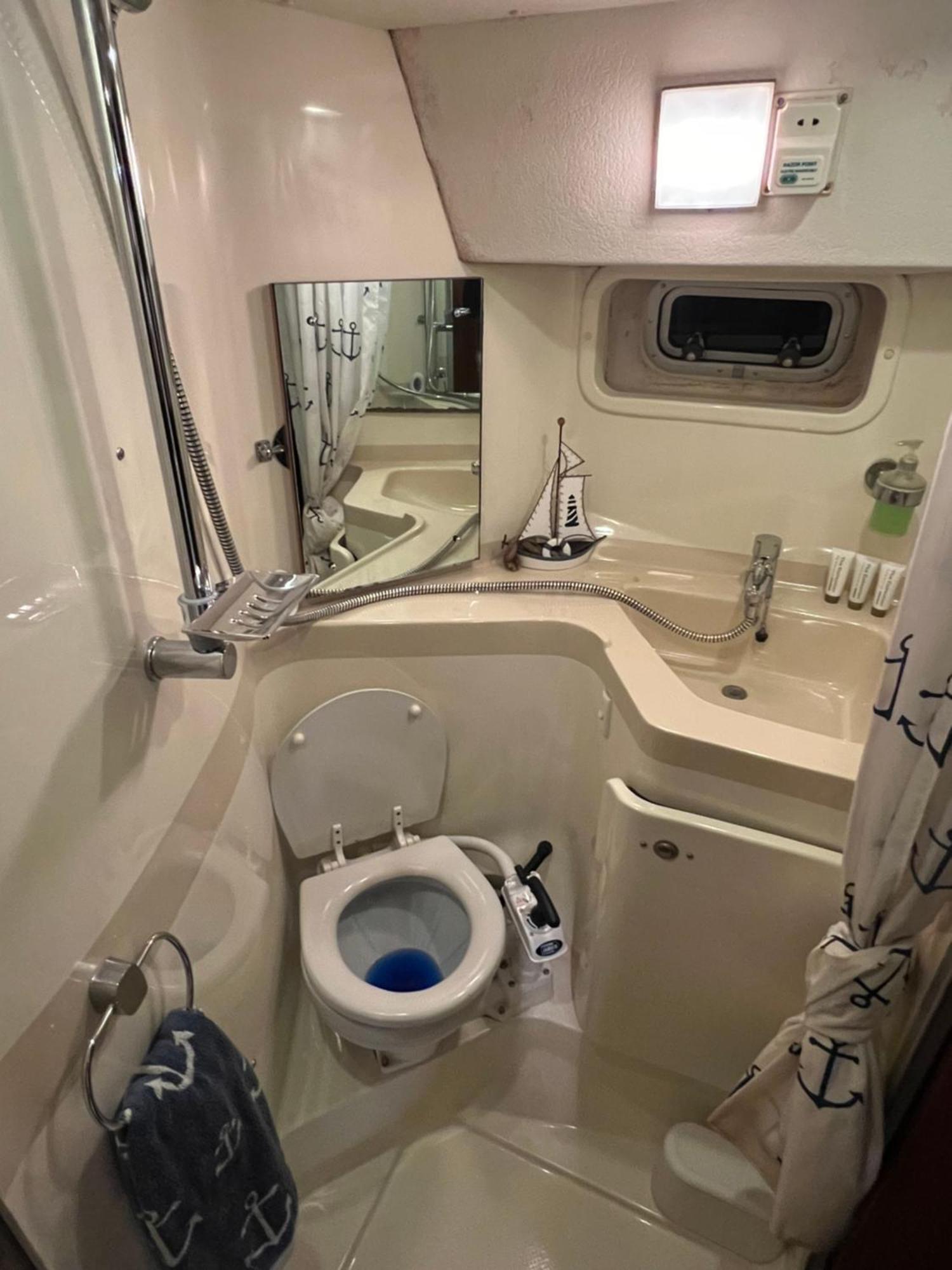 Luxury 40 Foot Yacht On 5 Star Ocean Village Marina Southampton - Minutes Away From City Centre And Cruise Terminals - Free Parking Included Екстер'єр фото