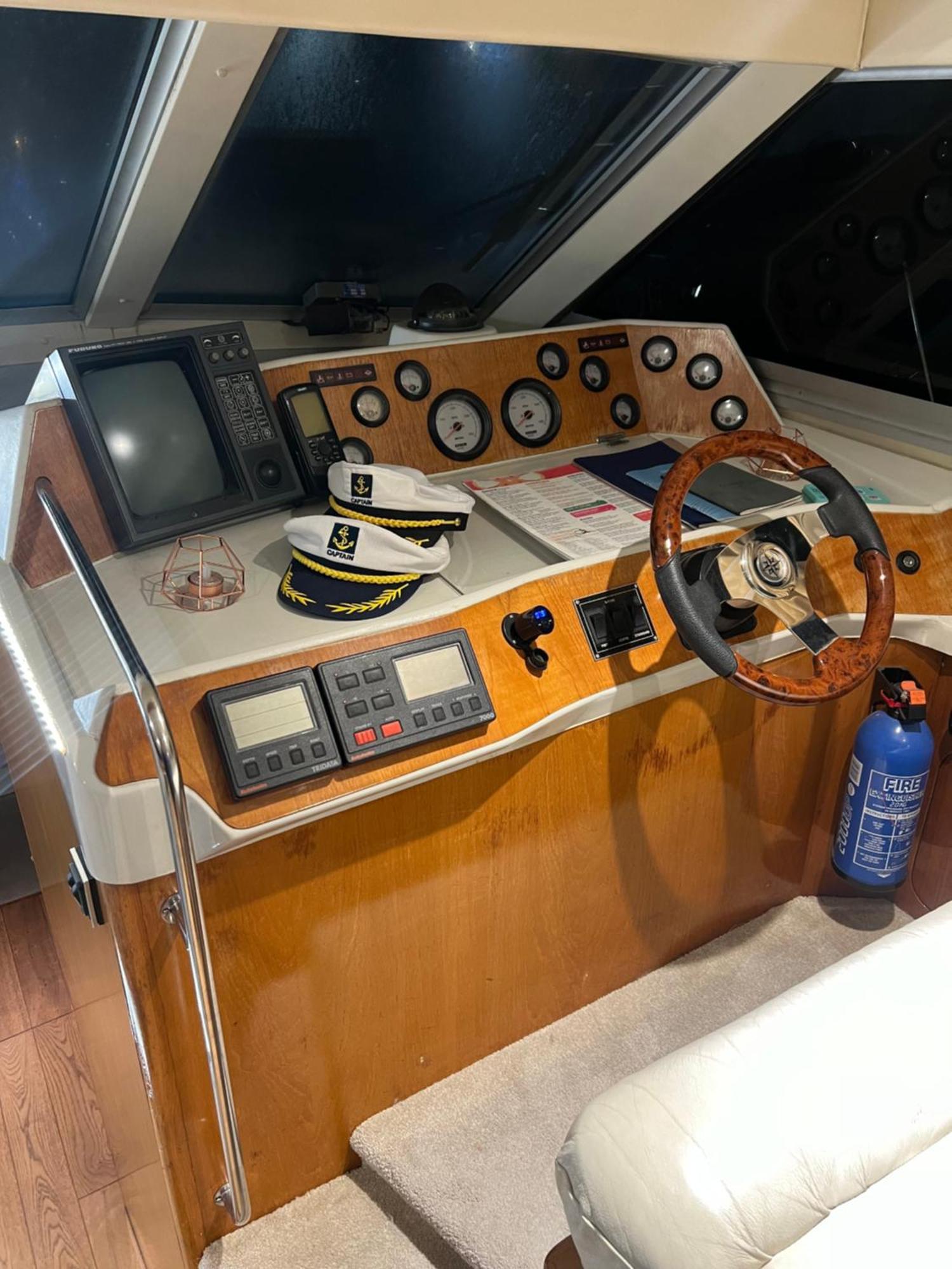 Luxury 40 Foot Yacht On 5 Star Ocean Village Marina Southampton - Minutes Away From City Centre And Cruise Terminals - Free Parking Included Екстер'єр фото