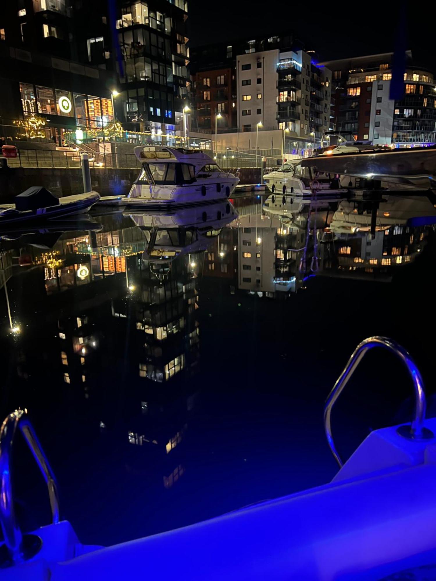 Luxury 40 Foot Yacht On 5 Star Ocean Village Marina Southampton - Minutes Away From City Centre And Cruise Terminals - Free Parking Included Екстер'єр фото
