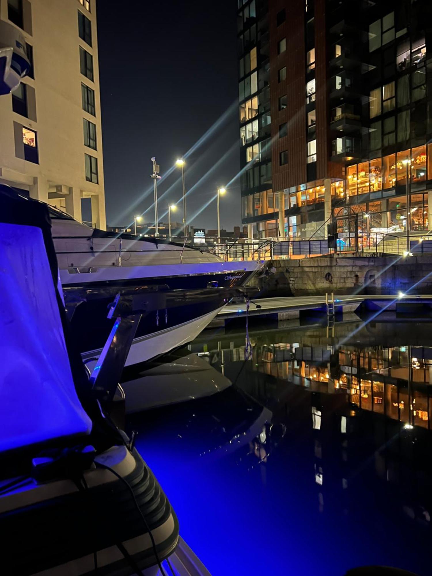 Luxury 40 Foot Yacht On 5 Star Ocean Village Marina Southampton - Minutes Away From City Centre And Cruise Terminals - Free Parking Included Екстер'єр фото